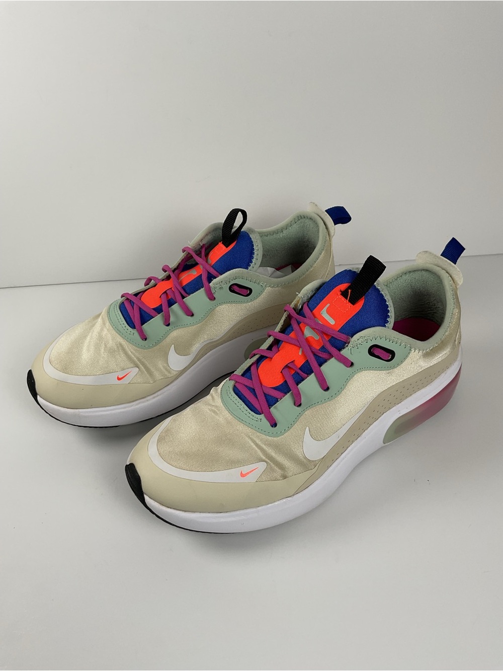 Nike Air Max INTRLK Lite Women’s 8.5 Cream Pink Blue Multicolor Sneakers